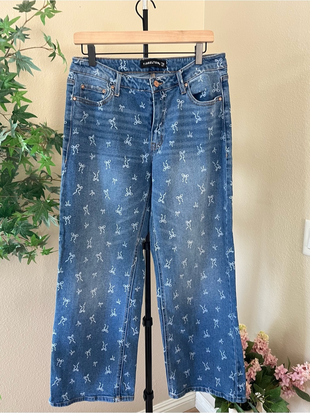 Tinseltown Blue Wide-Leg Jeans with White Bow Embroidery